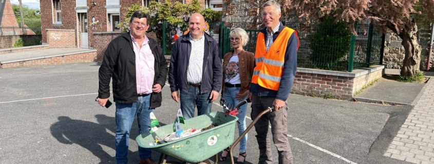 Henry met de burgemeester van Hon-Hergies